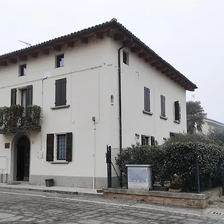 Casa Nives 4* サン・ピエトロ・イン・カザーレ